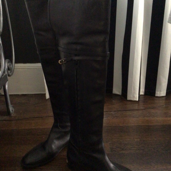 Burberry boots - Picture 2 of 8
